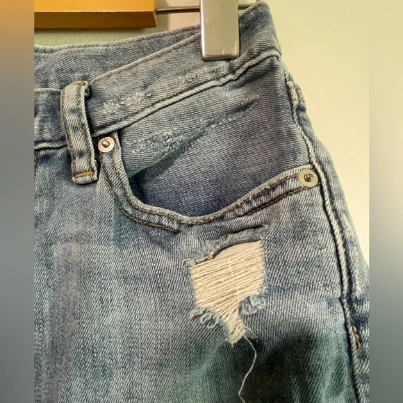 Uniqlo Women’s Distressed Denim Shorts - Picture 3 of 11